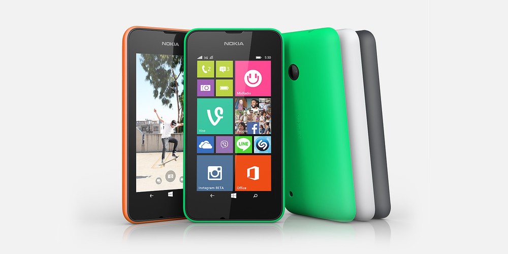 Nokia Lumia 530 to jeden z najtańszych smartfonów wyposażonych w system operacyjny Windows Phone 8.1. Pomimo bardzo przeciętnej specyfikacji technicznej, telefon sprawuje się naprawdę dobrze i jest doskonałą propozycją dla osoby, która poszukuje stabilnej 'słuchawki' w niskiej cenie. Dodatkową zaletą Lumii 5300 jest możliwość skorzystania z dwóch kart SIM.