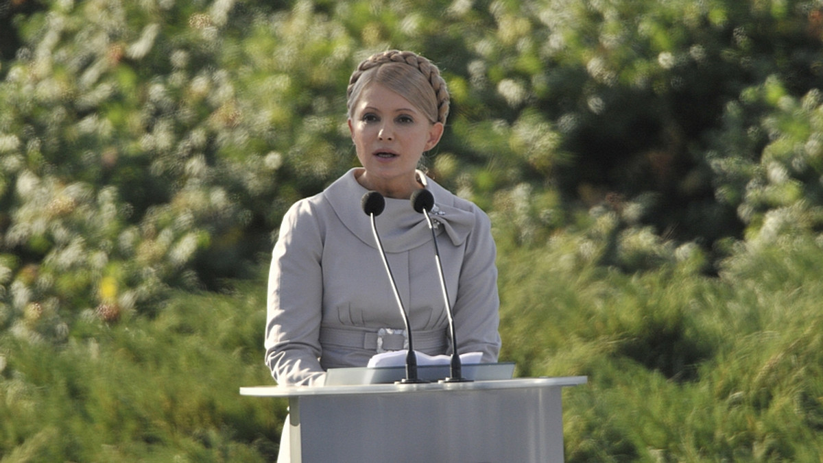 Skazana w zeszłym roku była premier Ukrainy Julia Tymoszenko manipuluje opinią publiczną na Zachodzie, a Zachód wykorzystuje jej sprawę, by trzymać Ukrainę z dala od UE - twierdzi autor krytycznej książki o Tymoszenko, niemiecki dziennikarz Frank Schumann.
