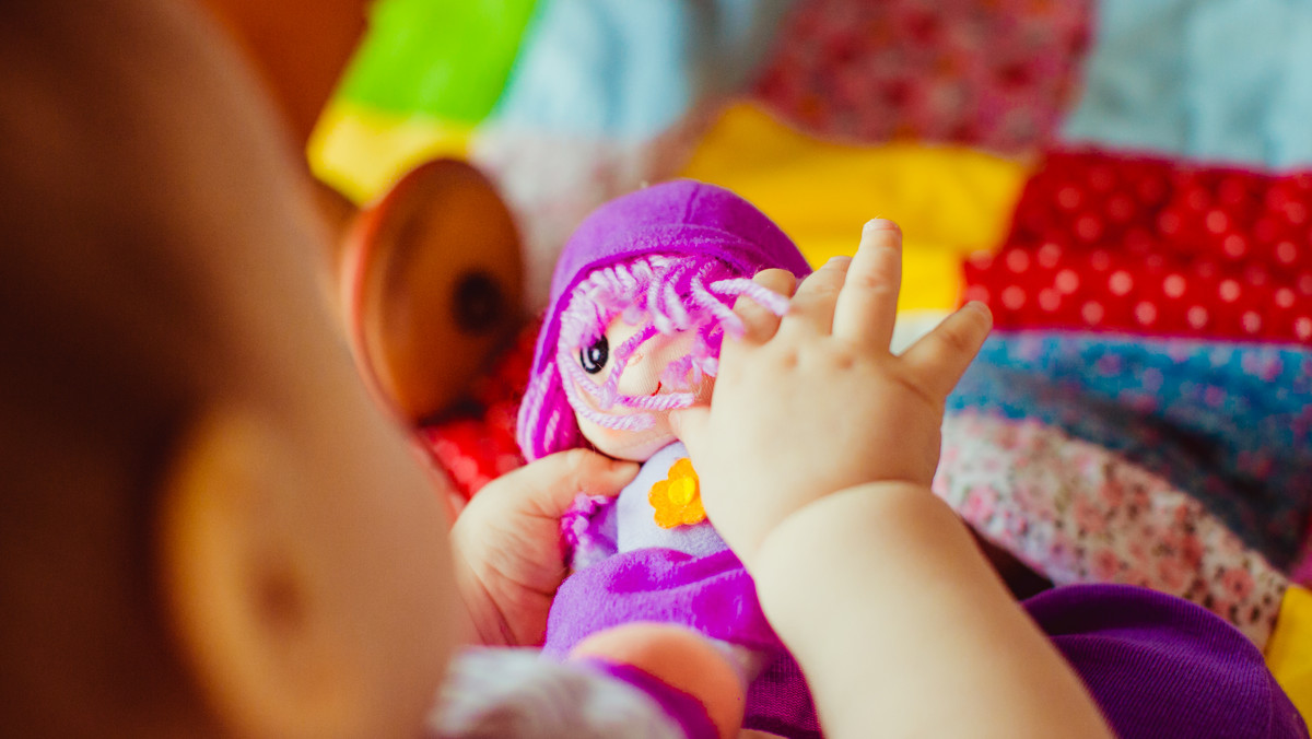Na witrynie ING Banku Śląskiego na Bemowie zawisło nietypowe ogłoszenie dziewczynki, która szukała swojej lalki. Zabawki co prawda do tej pory nie udało się odnaleźć, ale reakcja banku wzruszyła internautów.