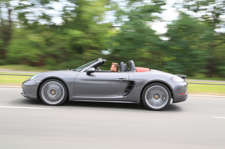 Porsche 718 Boxster - mniej, ale też i więcej!