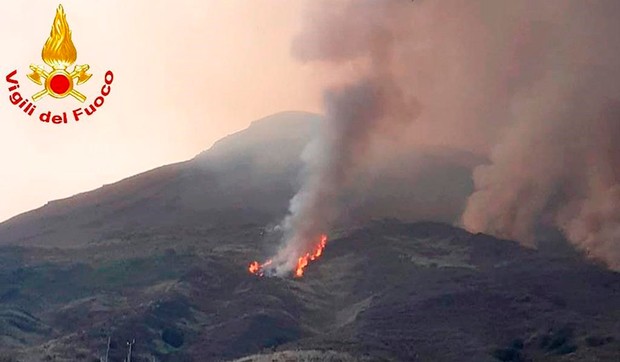 Erupcija Strombolija Italian Firefighters