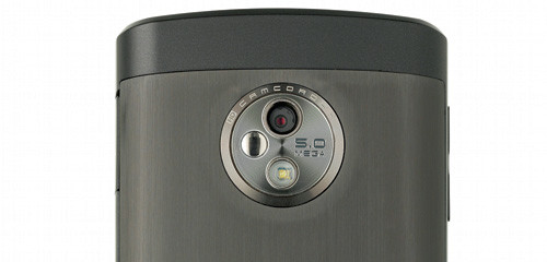 W LG Swift7 nie ma przedniej kamery do wideorozmów. Obok obiektywu aparatu umieszczono miniaturowe lusterko, które ułatwia wykonywanie zdjęć samemu sobie - rozwiązanie trochę budżetowe