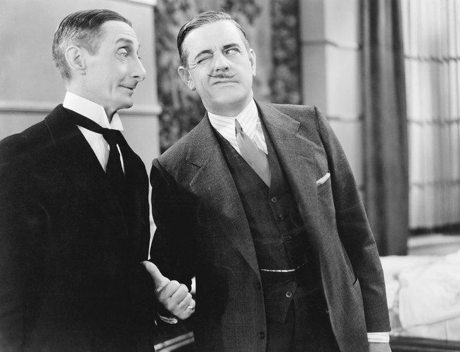 Czwarty sposób - fikcyjny kredyt. Firma zaciąga kredyt w banku, a następnie spłaca go pieniędzmi pochodzącymi z fikcyjnego kredytu uzyskanego w innej firmie. Można dodatkowo zacierać ślady, dokonując wielu przelewów z różnych banków, najlepiej zagranicznych. Według Międzynarodowego Funduszu Walutowego kraje, które to ułatwiają to Wyspy Bahama, Bahrajn, Kajmany, Hongkong, Antyle, Panama i Singapur.