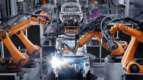 Przemysł motoryzacyjny w opałach. Branża ogranicza produkcję, a tysiące miejsc pracy jest zagrożonych, także w Polsce