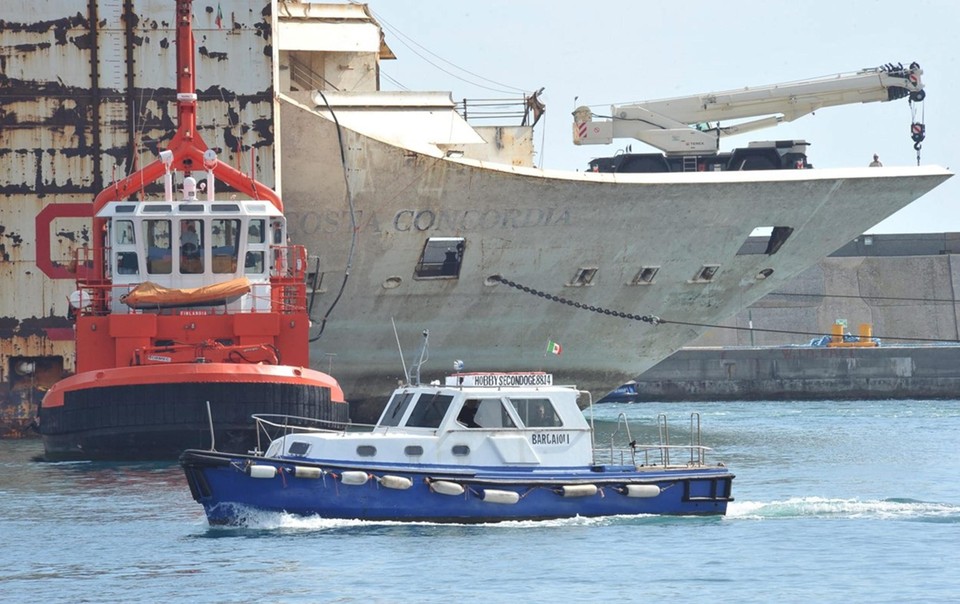 ITALY ACCIDENT COSTA CONCORDIA (Costa Concordia wreck on last 10-nautical mile sea journey)