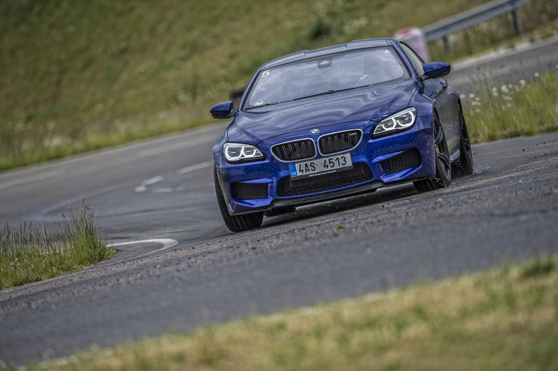 BMW M6 Coupé (V8 biturbo/560 KM/4,2 s/1850 kg)