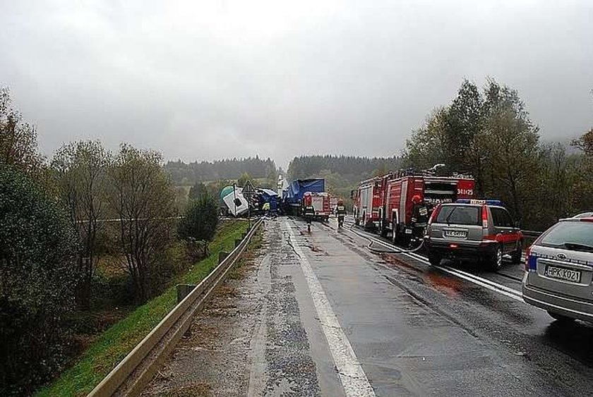 Zderzenie trzech tirów. Zmiażdżone kabiny!