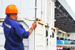 kiedy przewoźnik nie musi płacić odszkodowania? 3 kluczowe wyłączenia z konwencji cmr