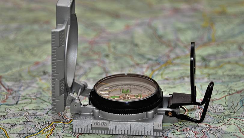 Kaufberatung: Kompass mit Magnet und Nadel