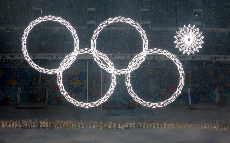 Logo olimpijskie podczas ceremonii otwarcia igrzysk w Soczi
