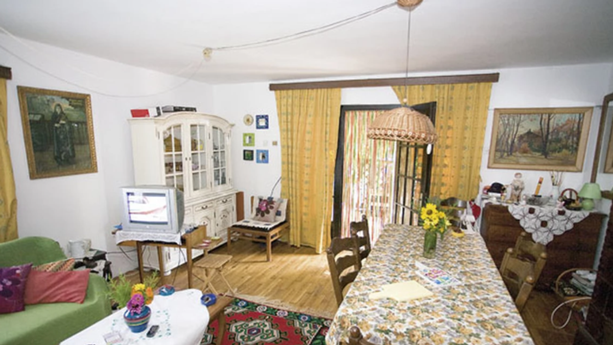 OVA KUĆA NA JEZERU JE U VLASNIŠTVU NAŠE GLUMICE Van Beograda napravila oazu mira: Šije prekrivače i brine o imanju (Foto) Kép