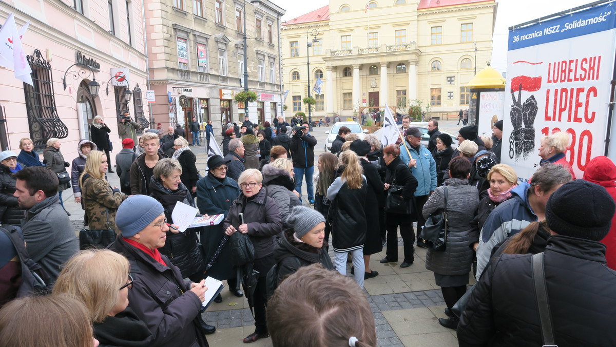 Lublin: Druga runda "czarnych protestów". Najpierw przed biurem PiS, potem przed Centrum Kultury 