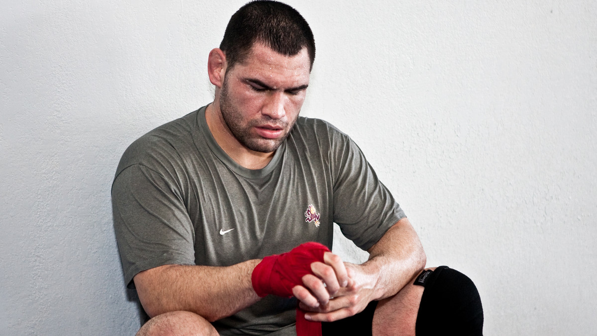 Według na razie niepotwierdzonych informacji mistrz organizacji UFC w wadze ciężkiej Cain Velasquez (9-0 MMA, 7-0 UFC) będzie bronić swojego pasa przed pretendentem z Brazylii Juniorem Dos Santosem (12-1 MMA, 6-0 UFC) na UFC 138, która najprawdopodobniej odbędzie się 19 listopada br. w hali HP Pavilion w San Jose, w Kalifornii.