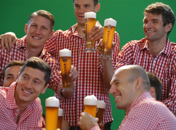 Robert Lewandowski przyłapany na piwie z kolegami z Bayernu