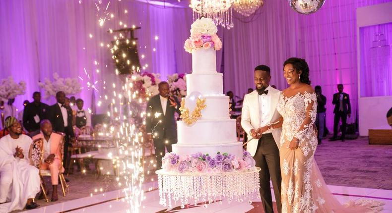 Sarkodie and Tracy cutting their huge white wedding cake