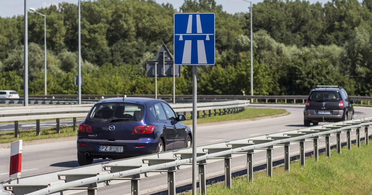  Czy na autostradzie można wyprzedzać z prawej strony, gdy jakiś szeryf blokuje lewy pas?