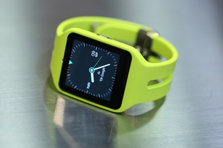 <strong>Sony SmartWatch 3 </strong><br /><br />

Oto następca SmartWatch2 od Sony. 1.6-calowy ciekłokrystaliczny ekran pracuje w rozdzielczości 320 x 320 pikseli. Ma 4 GB pamięci wewnętrznej oraz 512 MB RAM. Obudowa ma być metalowa, w gumowej bransolecie. Zegarek pojawi się w ofercie na jesieni 2014 roku, ma kosztować ok. tysiąca złotych. <br /><br />