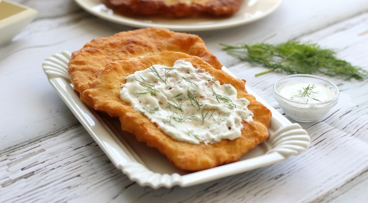 Hetes lángos recept / Fotó: Ringier