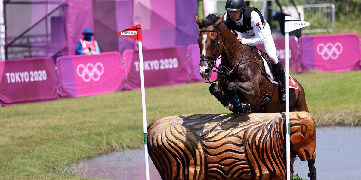 W trakcie igrzysk doszło do tragicznego w skutkach zdarzenia. 14-letni koń o imieniu Jet Set doznał urazu i musiał zostać uśpiony