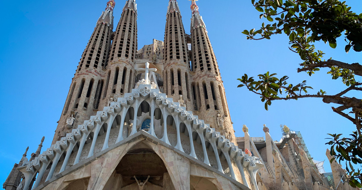 Barcelona.  La Sagrada Familia envenenó la vida de los habitantes.  «horror»