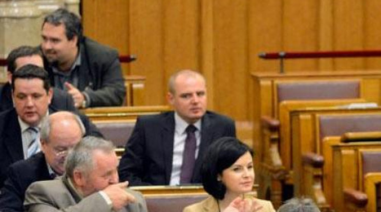 Gőgös Zoltán lövöldözött a Parlamentben!