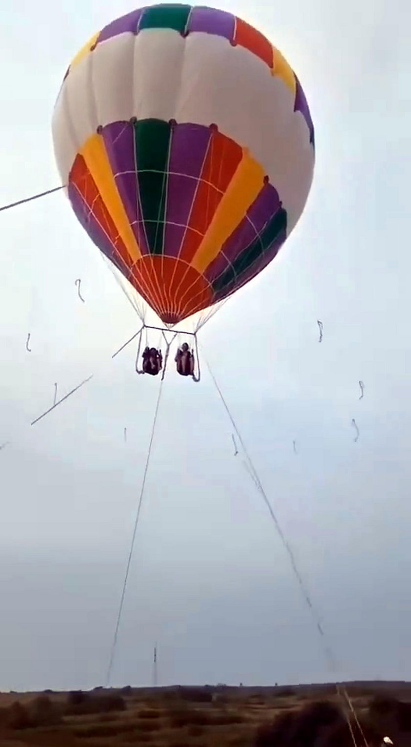 Lecieli balonem, runęli na ziemie. Matka i syn nie żyją