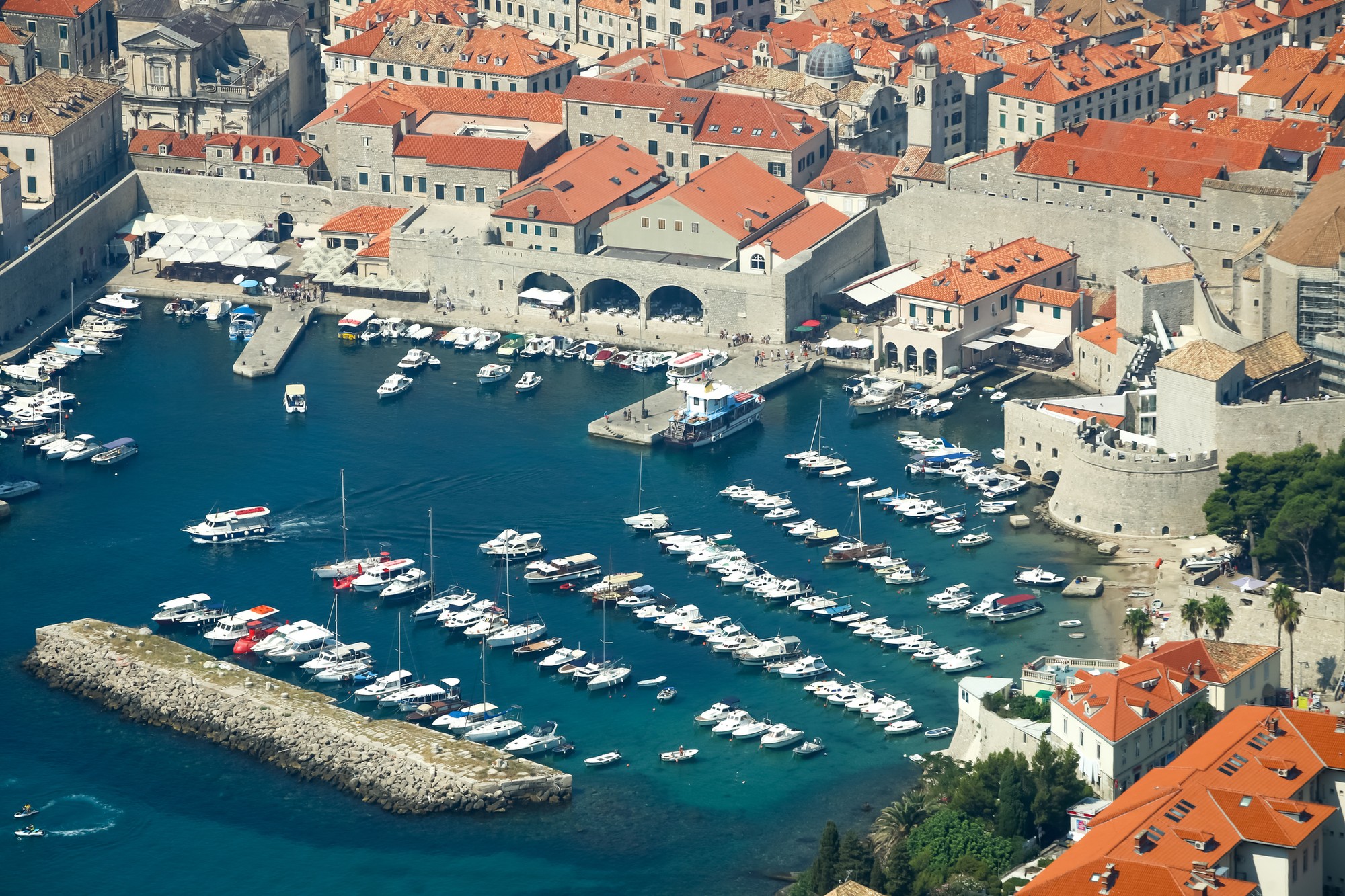 Dubrovník je populárnym chorvátskym letoviskom (ilustračné foto).