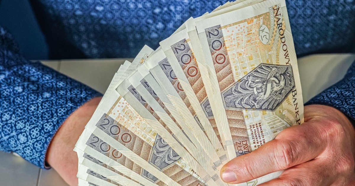 13. emerytura na kontach wcześniej niż w terminie wypłaty świadczenia podstawowego. Pieniądze jeszcze przed Wielkanocą