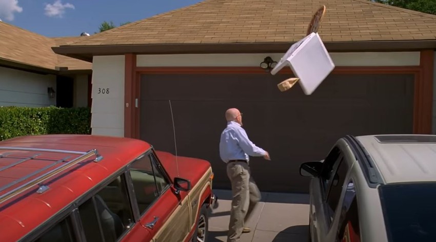 Scena kada Volter Vajt baca picu na krov