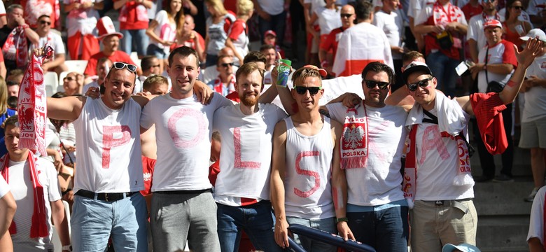 Gigantyczna biało-czerwona flaga czeka na awans Polaków i zgodę UEFA