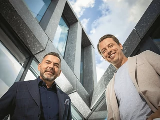 Ponad 20 lat temu Jakub Dwernicki (z prawej) zrekrutował Krzysztofa Szyszkę. Teraz wspólnie podbijają amerykański rynek email marketingu, kupując tam biznes za 400 mln zł.