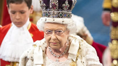 Óriási botrány: Nem adózik Erzsébet királynő milliárdos ékszerésze
