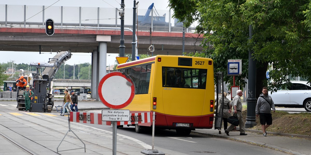 Korki i tłok na trasie WZ.