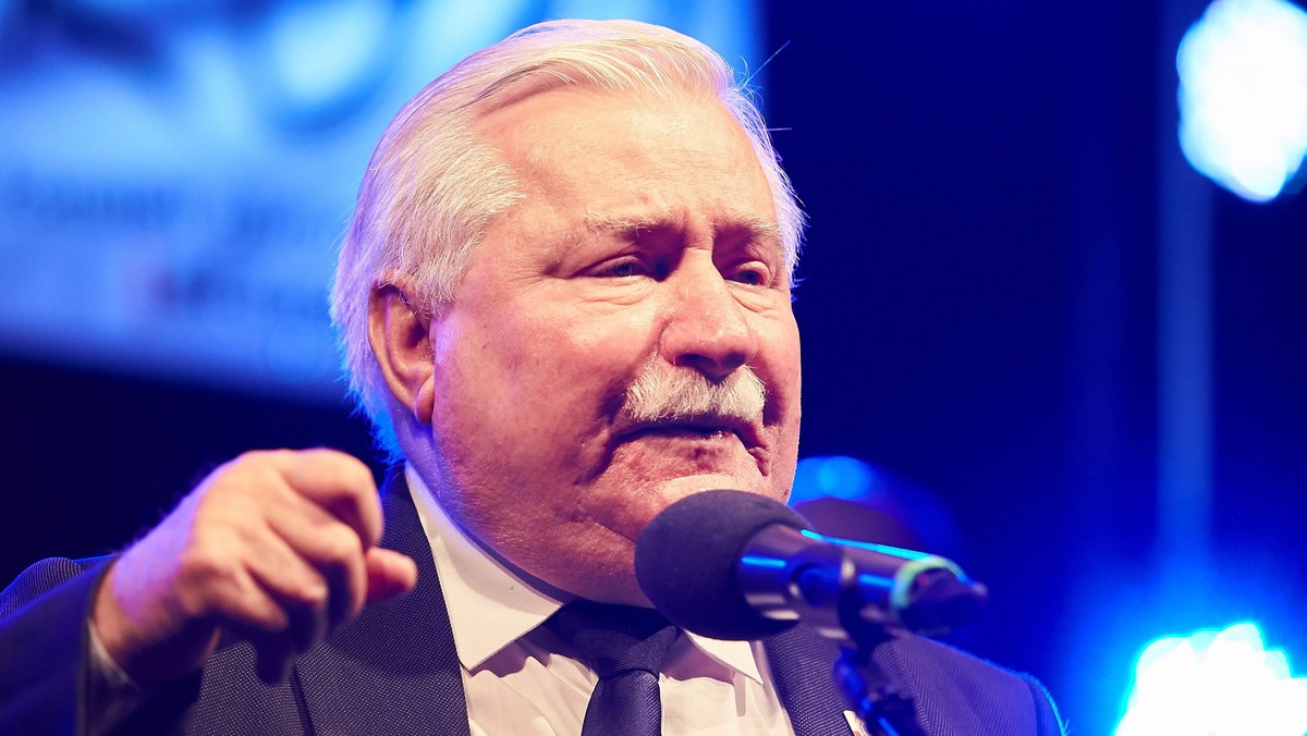 Lech Wałęsa ogłosił na swoim profilu na Facebooku, że zrzeka się Nagrody Człowieka Roku przyznanej mu przez Forum Ekonomiczne w Krynicy w 2004 roku.