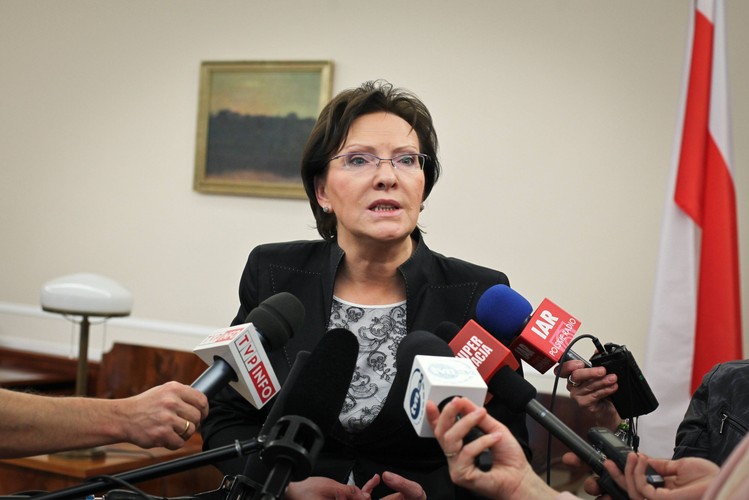 <b>4. Ewa Kopacz</b>
<br>
<br>
Jest pierwszą w historii kobietą na stanowisku Marszałka Sejmu. Osoba numer dwa w państwie. 
<br>
Ma także bardzo silną pozycję w Platformie Obywatelskiej - zaufana Donalda Tuska. Mówi się, że może go zastąpić na stanowisku przewodniczącego PO.