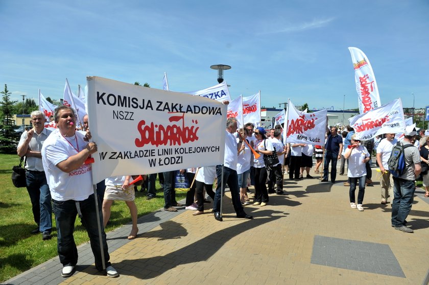 Pikieta Solidarności przed szpitalem w Radomsku