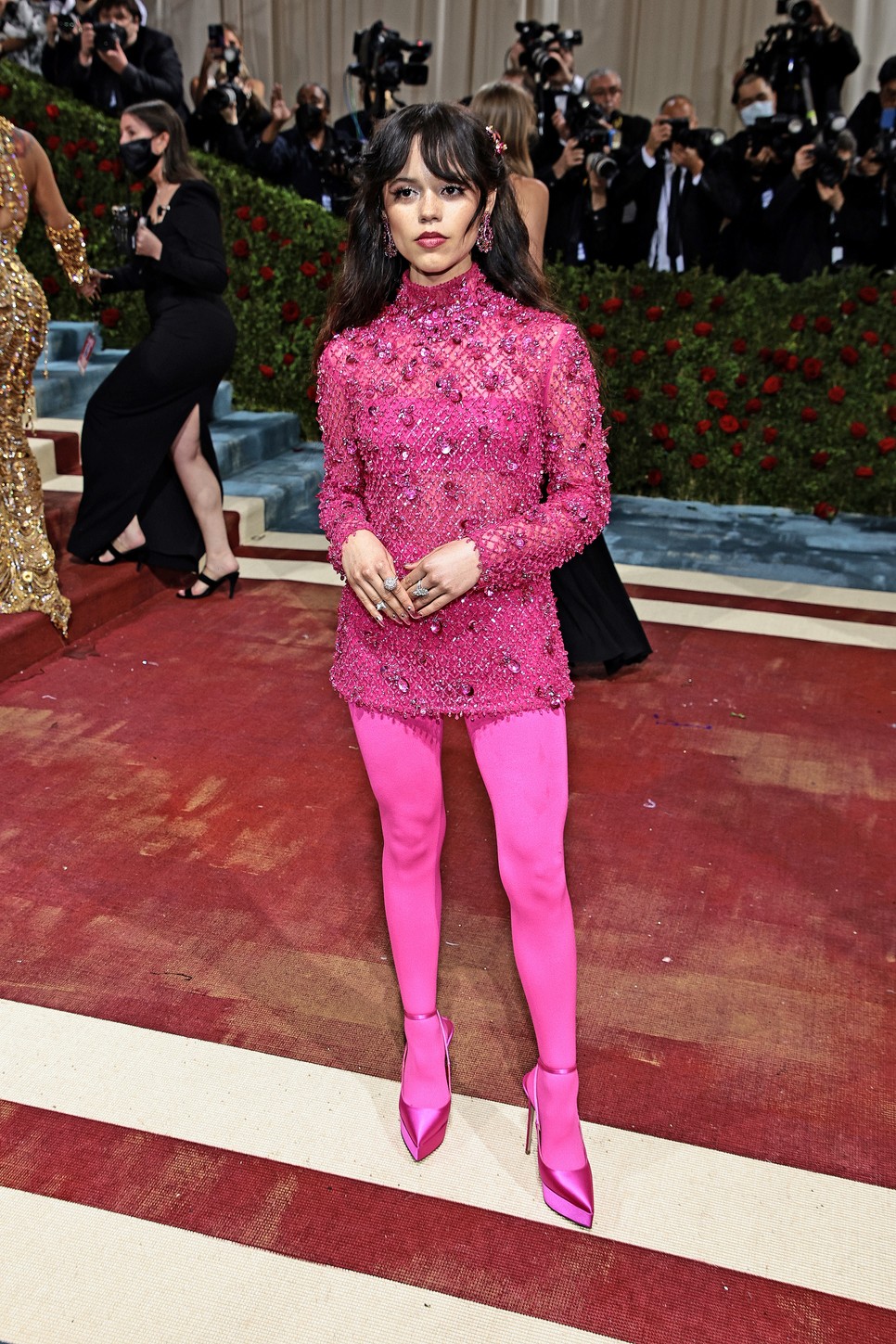 Jenna Ortega Valentinóban élete első Met gáláján 2022-ben | Fotó: Dimitrios Kambouris