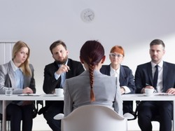 Pracodawcy inaczej niż przed pandemią analizują umiejętności kandydatów. Najlepsze są... miksy!