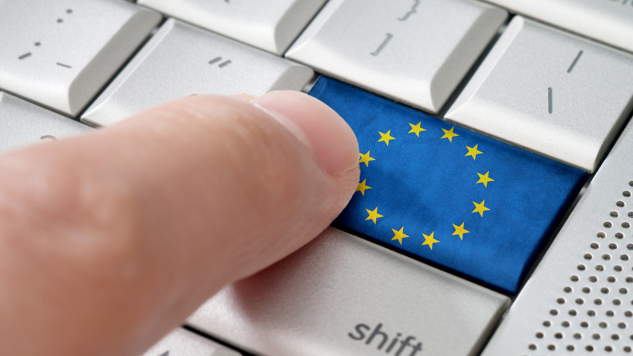 Rozbić, egzekwować, budować. Tylko w ten sposób Bruksela wyzwoli europejską technologię spod jarzma Doliny Krzemowej [OPINIA]