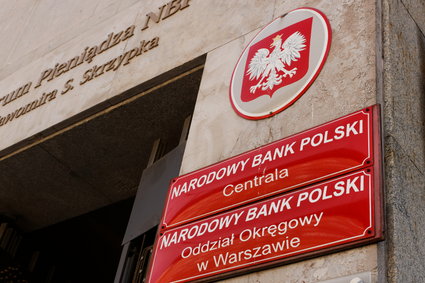 Twitterowa wpadka NBP zdezorientowała inwestorów. Chodziło o cel "manipulacji" kursem złotego