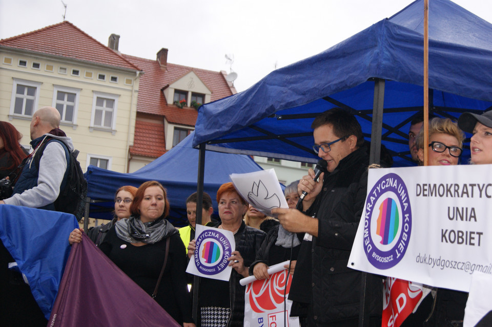 Czarny protest w Bydgoszczy: około 1000 manifestantów na rynku