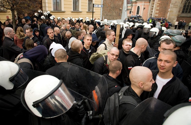 Manifestacja narodowców we Wrocławiu szybko przekształciła się w bijatykę z policją