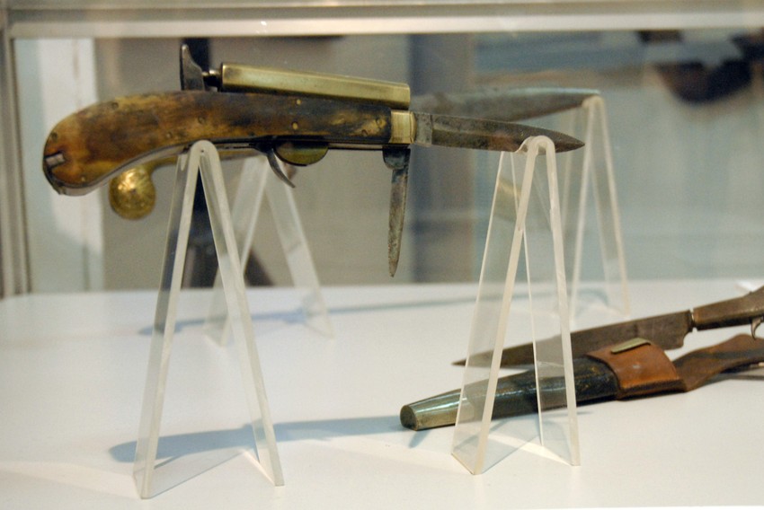 Pištolji stari nekoliko vekova