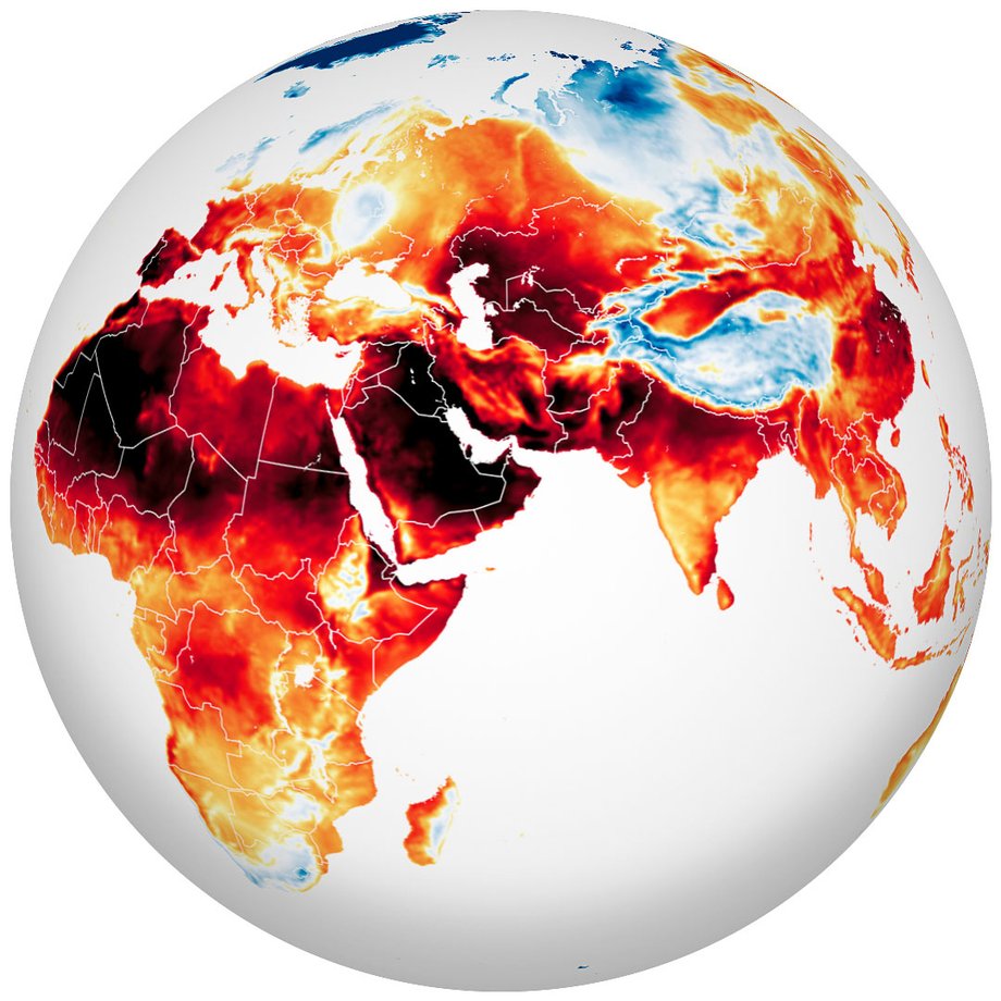 Powierzchniowe temperatury powietrza na całej planecie, 13 lipca 2022 roku, wahają się od mniej niż zero stopni Celsjusza (ciemnoniebieskie) do ponad 45 stopni Celsjusza (czarne).