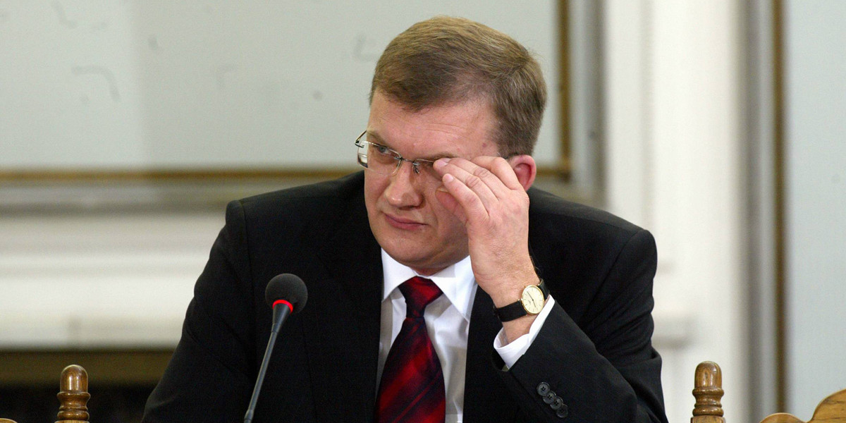 Ireneusz Sitarski, były podsekretarz stanu w Ministerstwie Skarbu Panstwa, przesłuchiwany na posiedzeniu sejmowej komisji śledczej wyjaśniającej aferę Orlenu. Warszawa, 9 grudnia 2004 r.