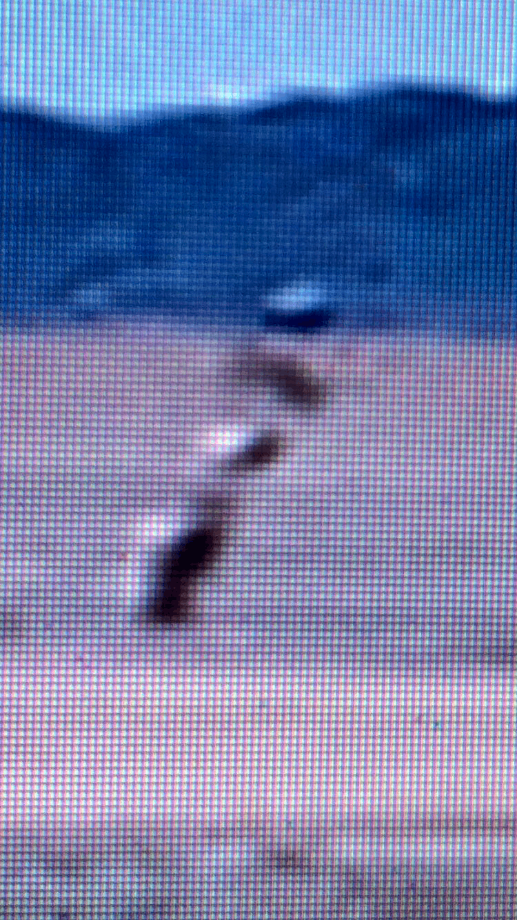 Neidentifikované kovové gule