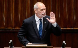 Macierewicz: Wybrano samolot dla VIP-ów