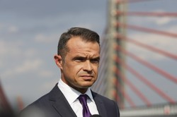 Minister Nowak kpi z szefa PiS: Papież Kaczyński i wicepapież Macierewicz