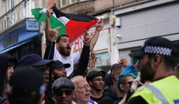 Protesti u Britaniji nakon ubistva dece u Sautportu - Notingem 3. avgusta