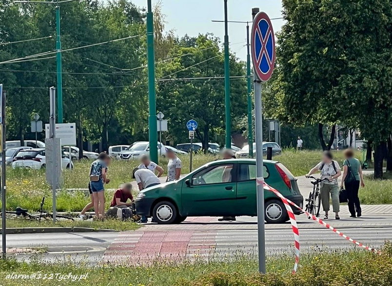 Potrącenie rowerzystki na przejściu dla pieszych - 28.06.2022 - autor: 112tychy.pl